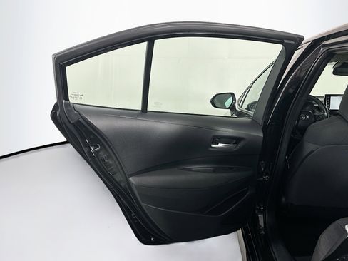 Used 2021 Toyota Corolla LE image 25