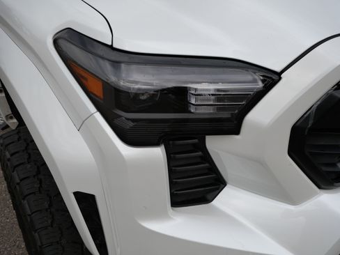 Used 2025 Toyota Tacoma TRD Sport AWD/4WD image 15