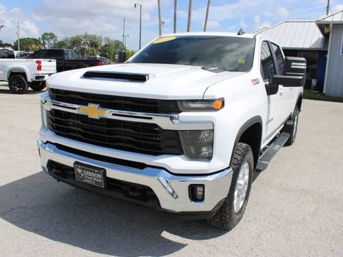Used 2025 Chevrolet Silverado 2500 LT AWD/4WD image 3
