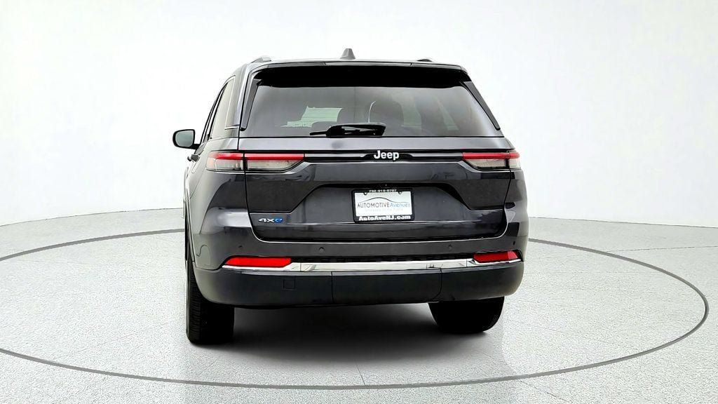 Used 2023 Jeep Grand Cherokee 4WD 4xe image 6