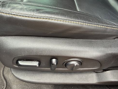 Used 2020 Chevrolet Traverse LT w/ LT Premium Package image 12