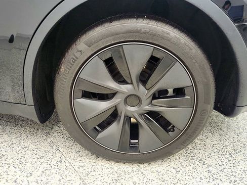 Used 2025 Tesla Model Y Long Range image 9