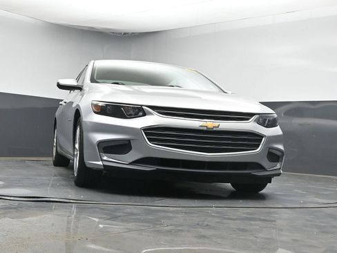 Used 2018 Chevrolet Malibu LT image 16