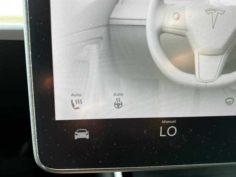 Used 2021 Tesla Model Y Long Range AWD/4WD image 25