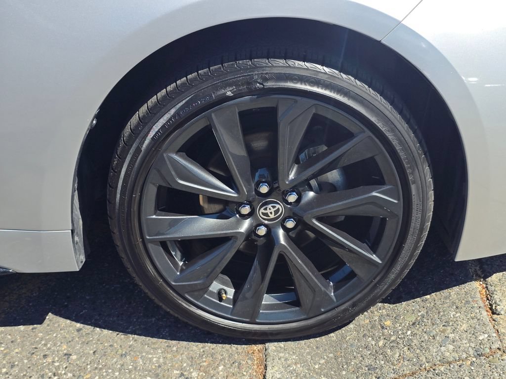 Used 2024 Toyota Corolla SE w/ SE Package FWD image 9