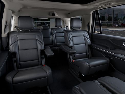 New 2027 Lincoln Navigator Reserve RWD image 11
