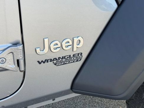 Used 2019 Jeep Wrangler Unlimited Sport S AWD/4WD image 16