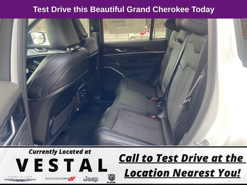 New 2023 Jeep Grand Cherokee Trailhawk AWD/4WD image 15