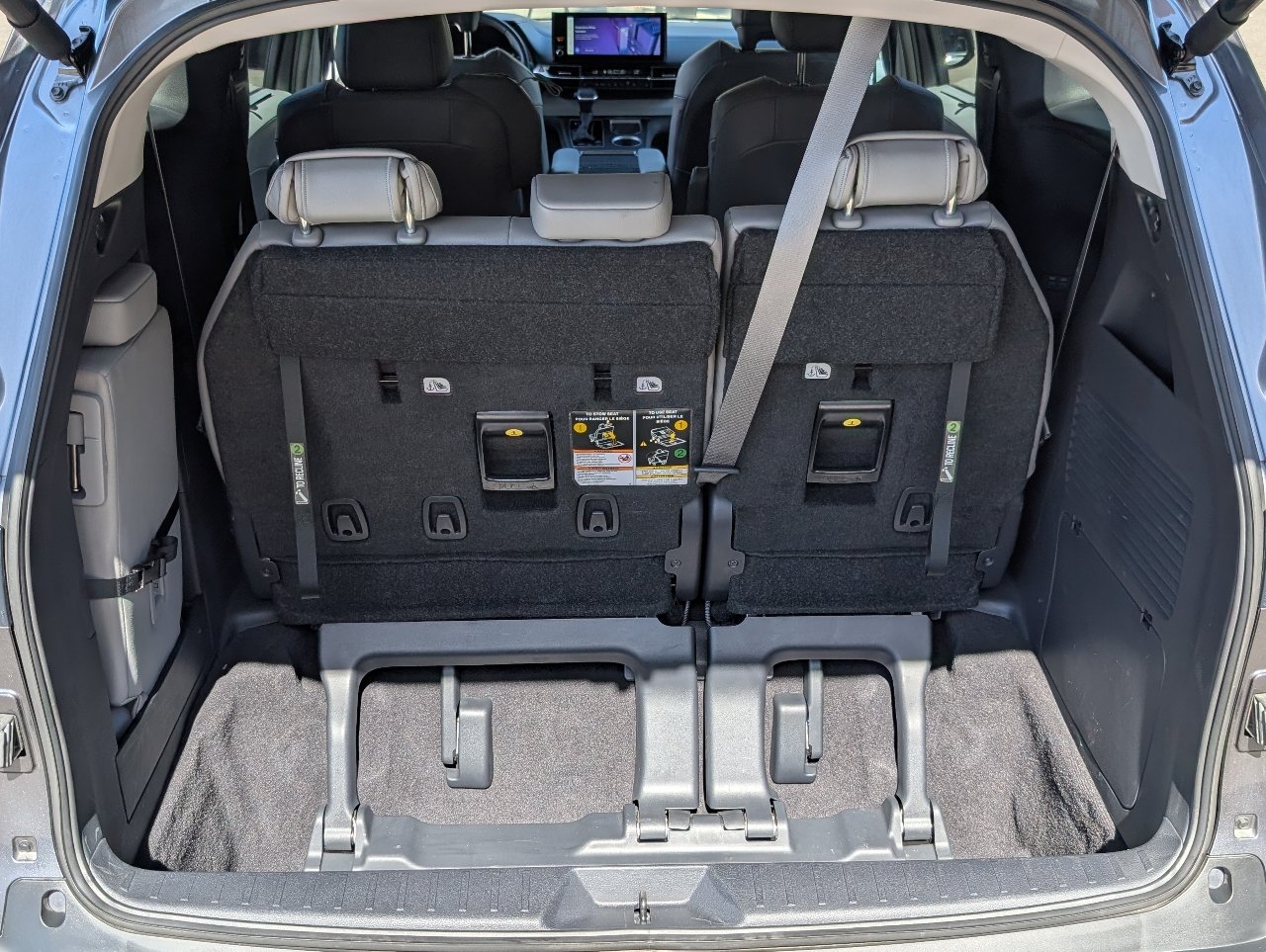 Used 2025 Toyota Sienna XLE FWD image 10