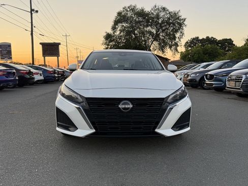 Used 2023 Nissan Altima 2.5 SL FWD image 2