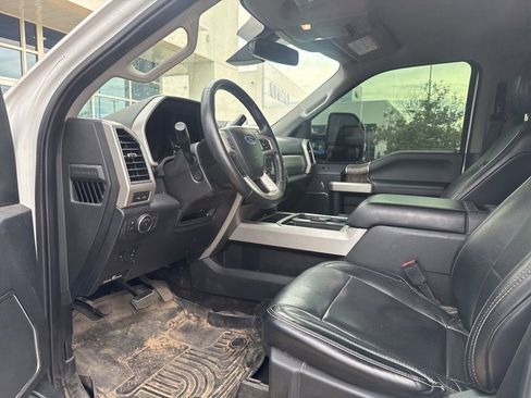 Used 2019 Ford F250 Lariat w/ Lariat Ultimate Package AWD/4WD image 8