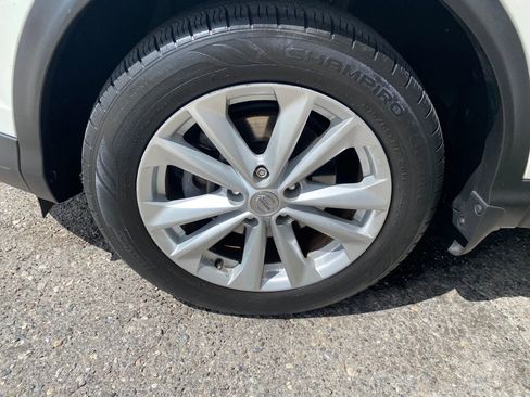 Used 2017 Nissan Rogue Sport SV w/ SV Premium Package image 24