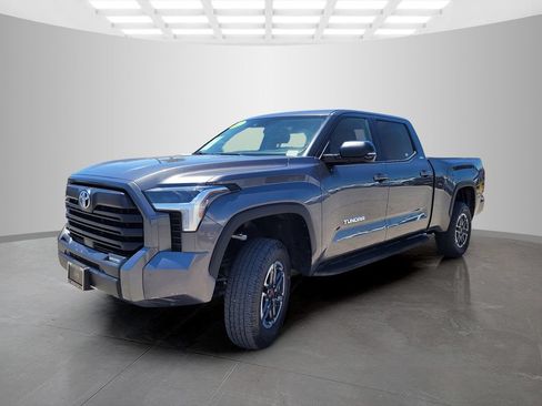 Used 2022 Toyota Tundra SR5 w/ SR5 Premium Package AWD/4WD image 8