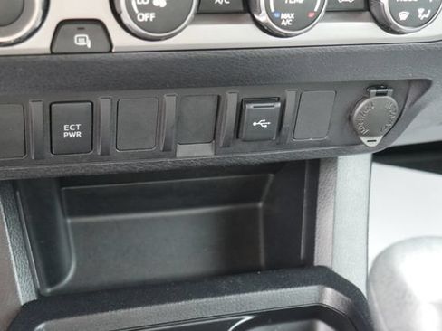 Used 2020 Toyota Tacoma SR AWD/4WD image 22