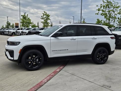 New 2026 Jeep Grand Cherokee Limited RWD image 2
