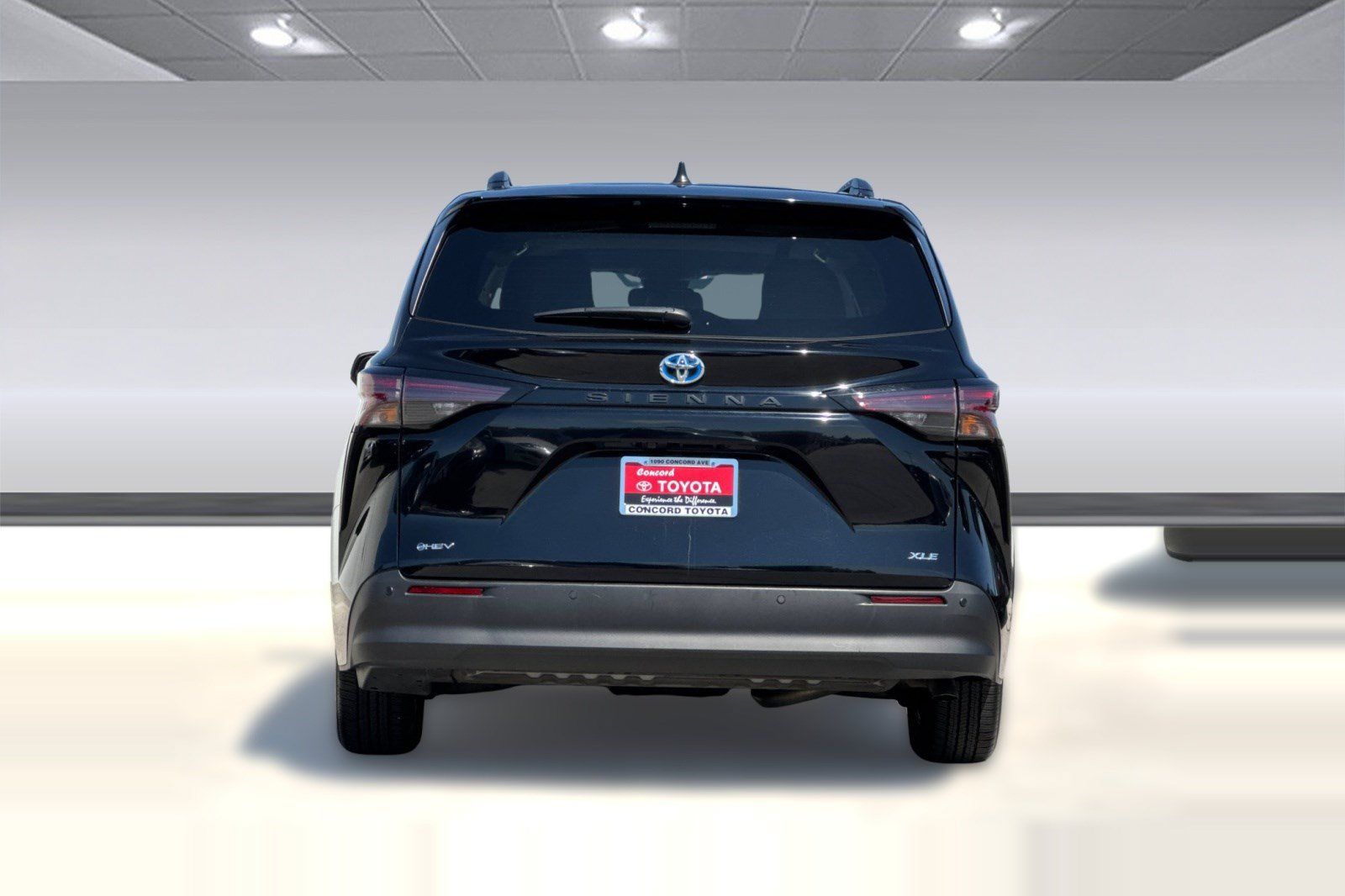 Used 2025 Toyota Sienna XLE FWD image 10