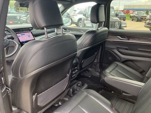 Used 2025 Jeep Grand Cherokee L Limited AWD/4WD image 22