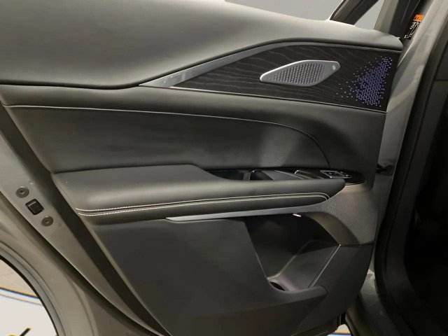 Used 2023 Cadillac Lyriq 2WD image 65