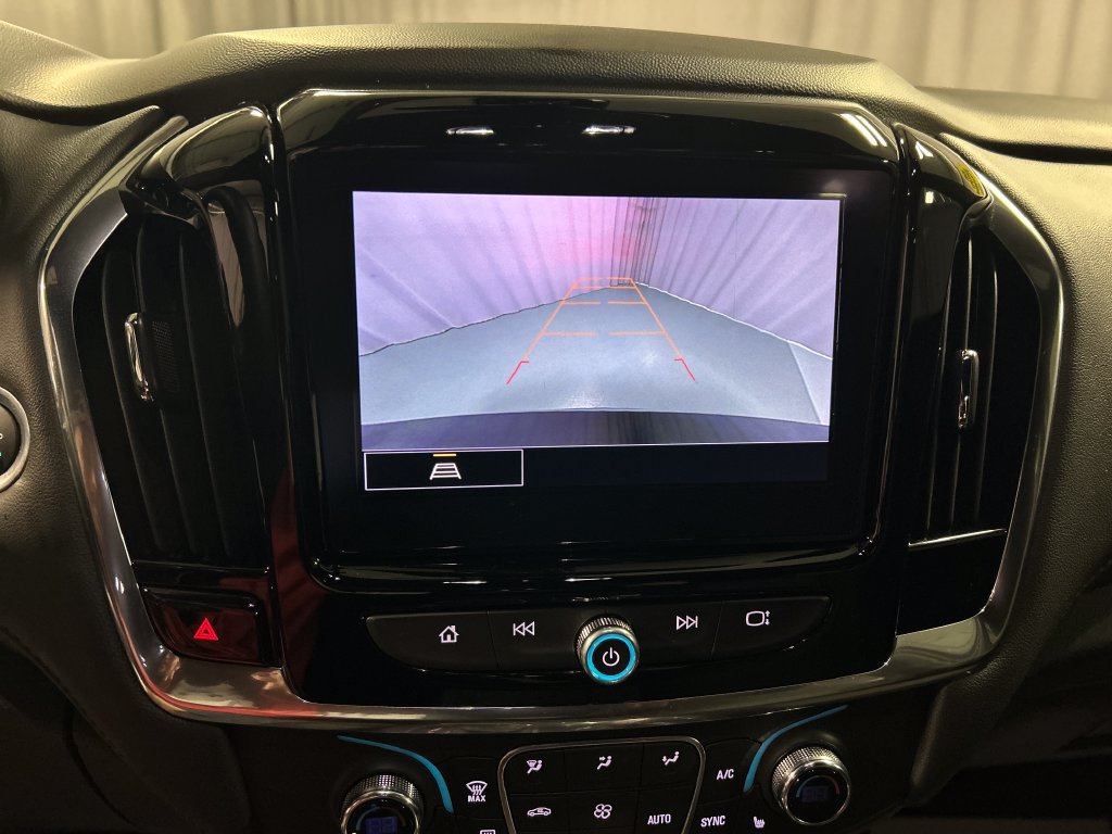 Used 2023 Chevrolet Traverse LT FWD image 18