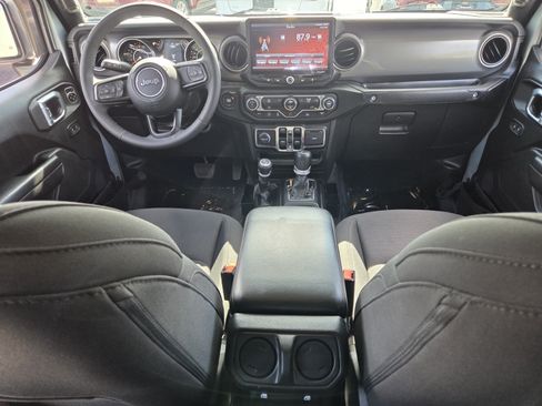 Used 2023 Jeep Gladiator Sport AWD/4WD image 31