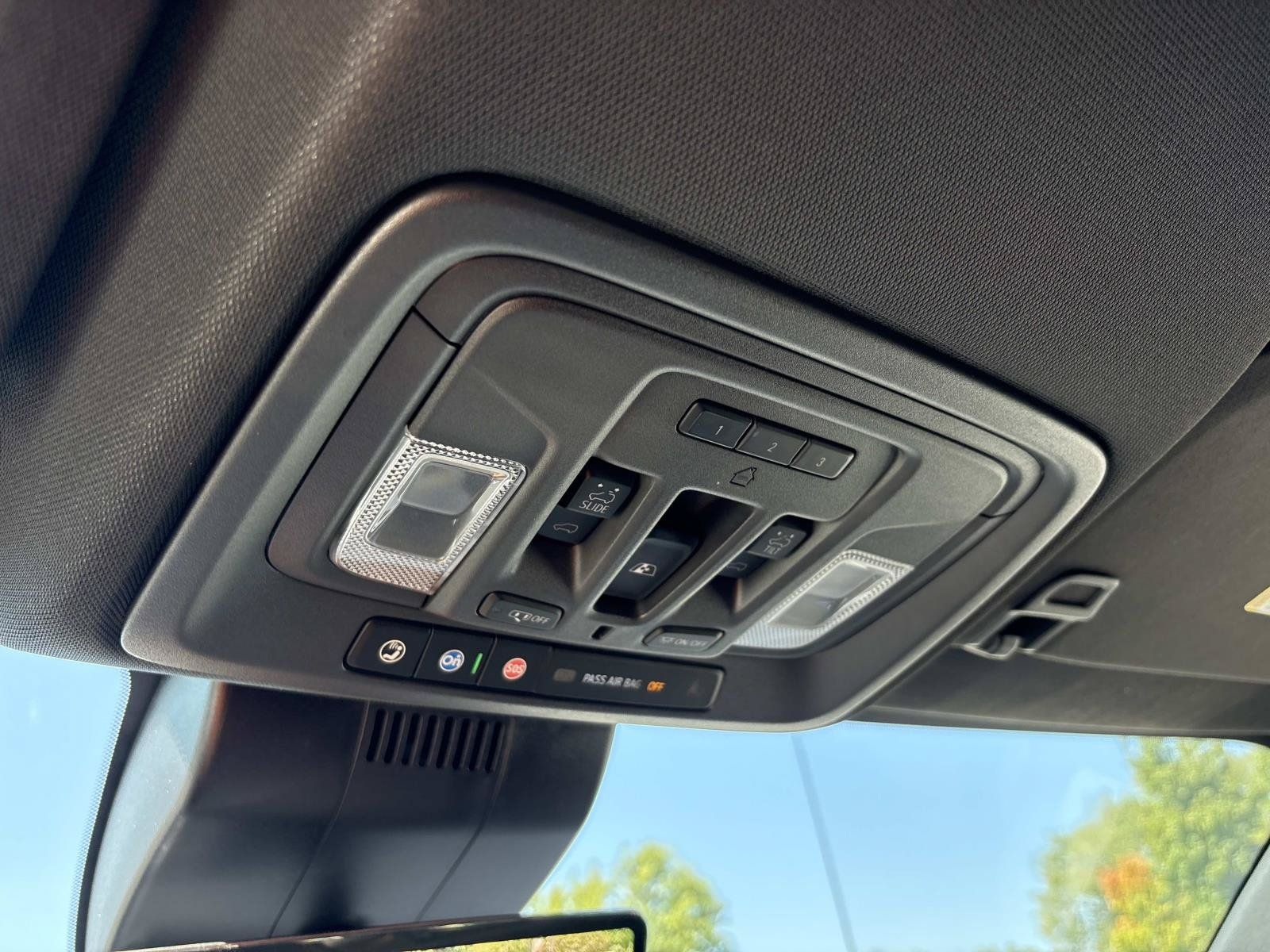 Used 2023 Chevrolet Silverado 1500 High Country w/ High Country Premium Package AWD/4WD image 28