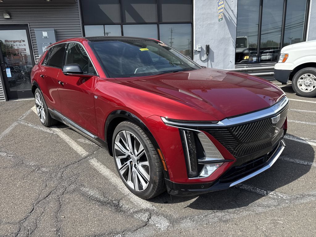 Used 2024 Cadillac Lyriq Luxury AWD/4WD image 5