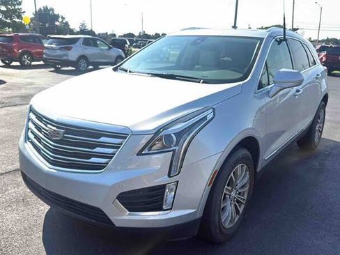 Used 2017 Cadillac XT5 Luxury w/ Driver Awareness Package FWD image 4