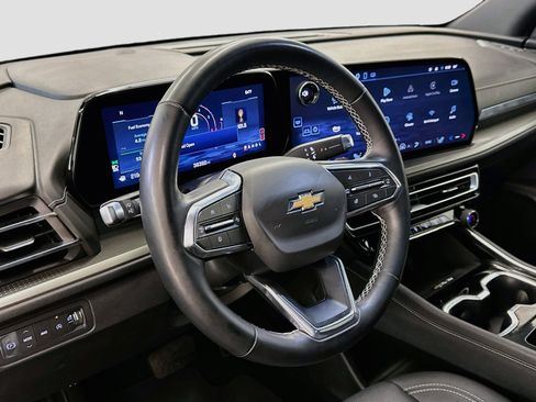 Used 2025 Chevrolet Traverse LT AWD/4WD image 18