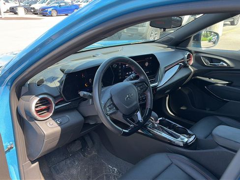 Used 2025 Chevrolet Trax RS FWD image 5