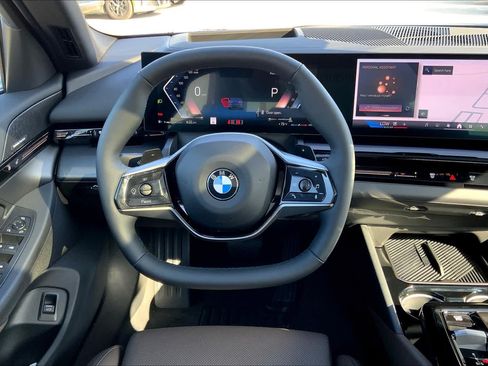 Used 2024 BMW 530i RWD image 5
