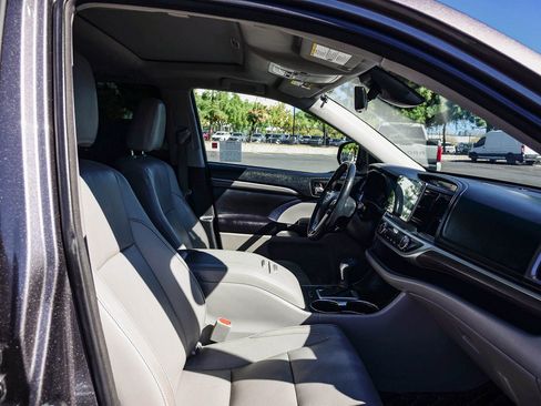 Used 2017 Toyota Highlander Limited image 20