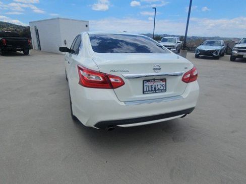 Used 2016 Nissan Altima 2.5 SV FWD image 7