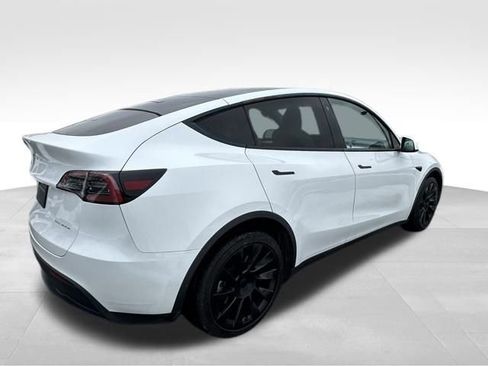 Used 2023 Tesla Model Y Long Range image 9