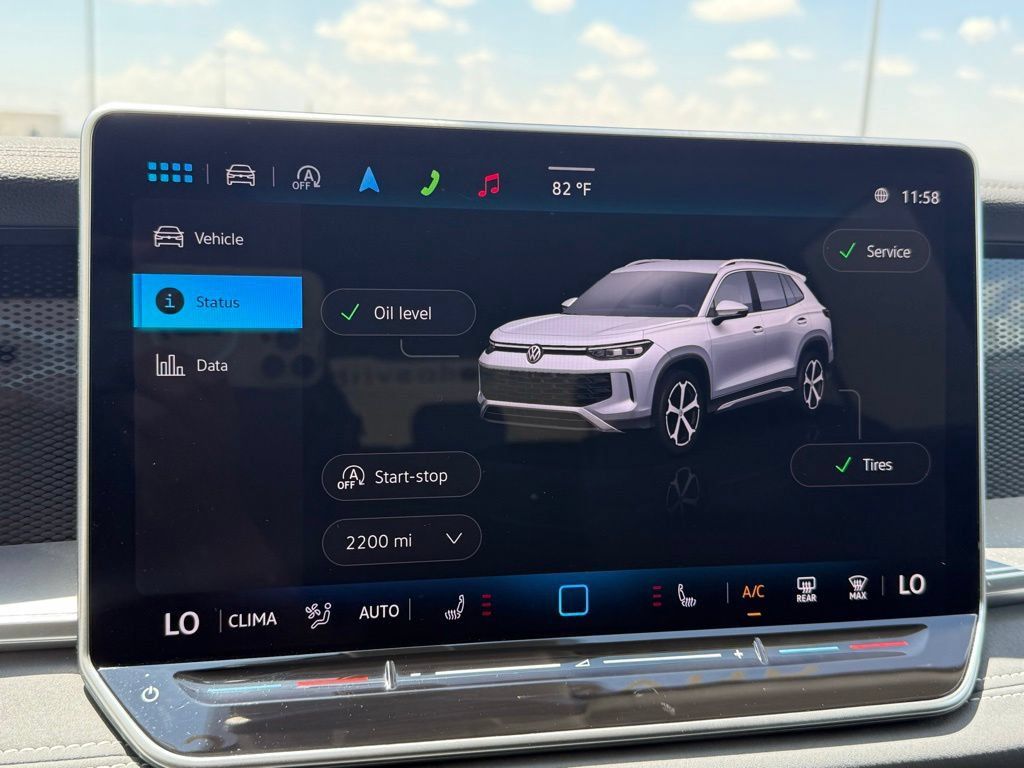 Certified 2025 Volkswagen Tiguan SE FWD image 25