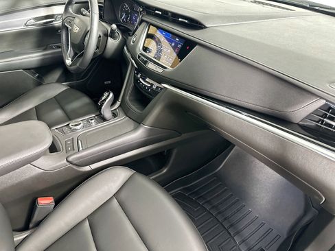 Used 2022 Cadillac XT6 Luxury image 31