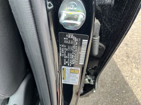 Used 2025 Kia Sportage LX image 29