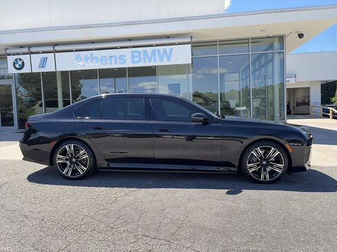 Used 2025 BMW i7 eDrive50 w/ Executive Package RWD image 9