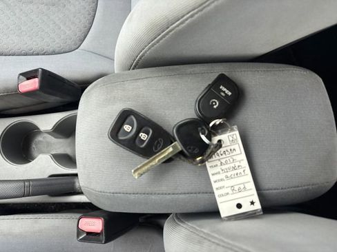 Used 2012 Hyundai Accent SE image 20