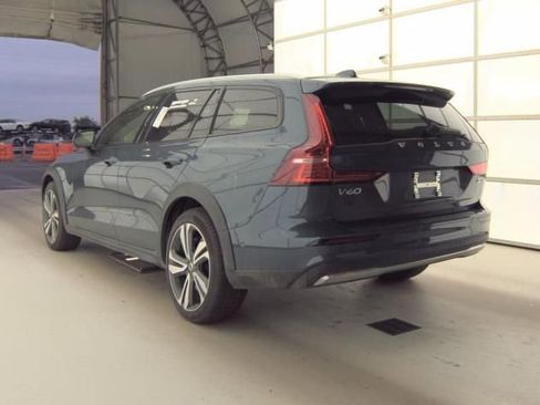 Used 2025 Volvo V60 B5 Cross Country Plus AWD/4WD image 3