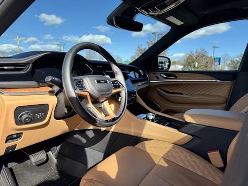 Used 2024 Jeep Grand Cherokee L Summit image 15