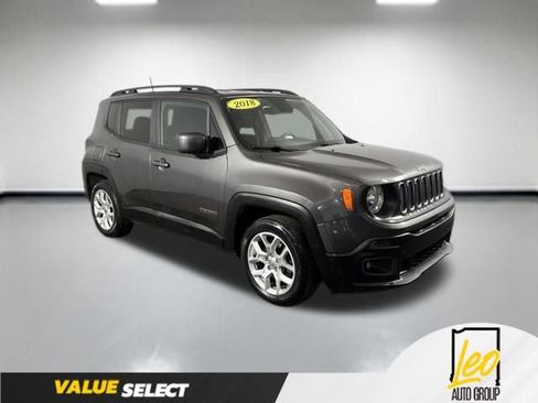 Used 2018 Jeep Renegade Latitude w/ Popular Equipment Group FWD image 7