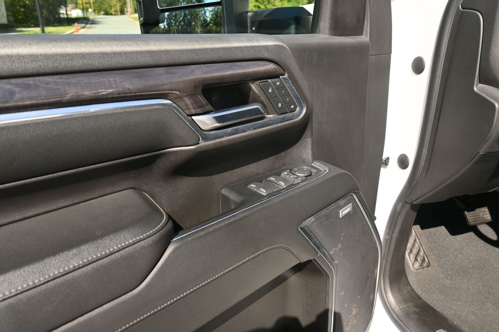 Used 2024 Chevrolet Silverado 3500 LTZ w/ LTZ Convenience Package AWD/4WD image 26