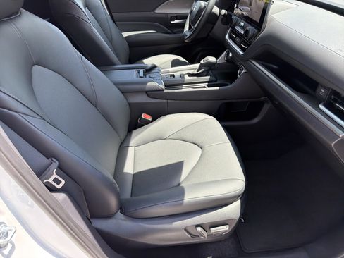 Certified 2025 Toyota Grand Highlander FWD image 25