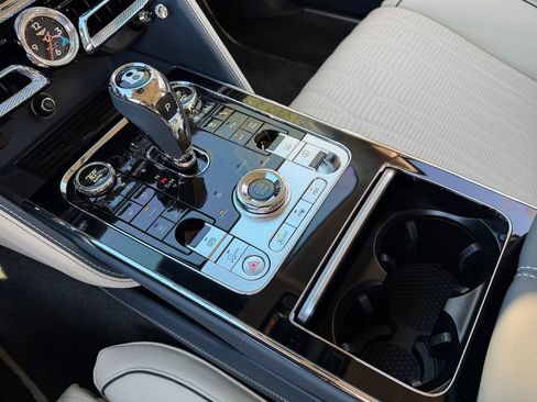 Used 2023 Bentley Flying Spur W12 image 32