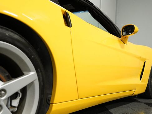 Used 2005 Chevrolet Corvette Convertible w/ Performance Handling Package image 22