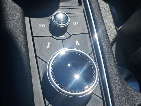 Used 2025 Cadillac XT6 Premium Luxury AWD/4WD image 26