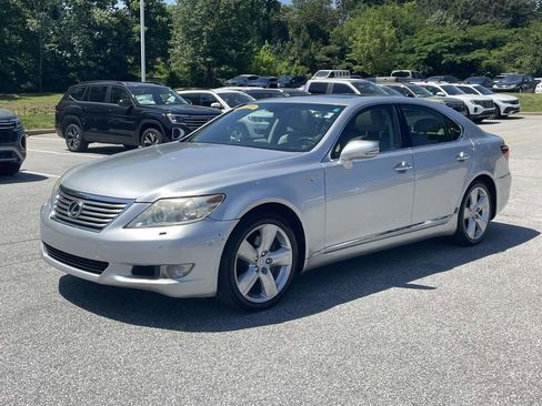 Used 2010 Lexus LS 460 w/ Comfort Pkg RWD image 3
