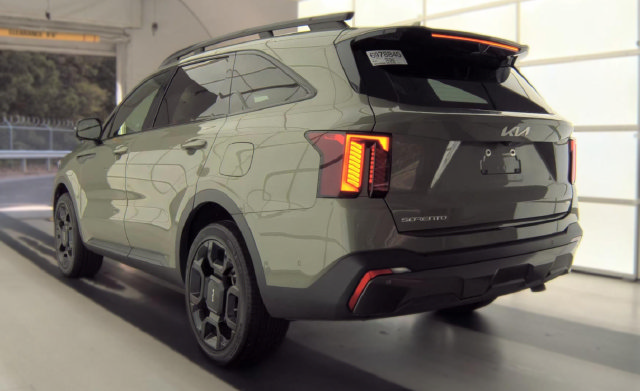 Used 2024 Kia Sorento SX Prestige w/ Sage Leather Package AWD/4WD image 4