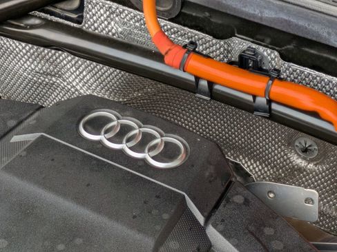 Used 2023 Audi Q5 e Premium w/ Convenience Package image 24