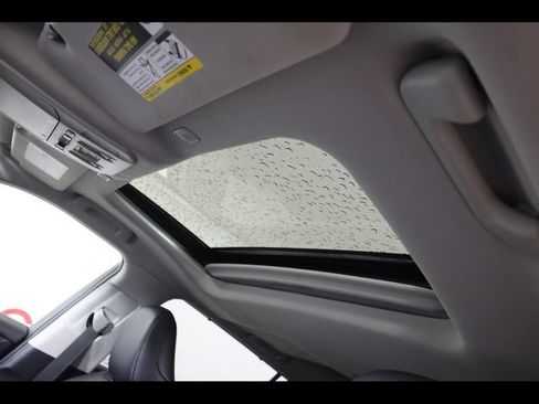 Used 2024 Toyota Highlander XLE AWD/4WD image 55
